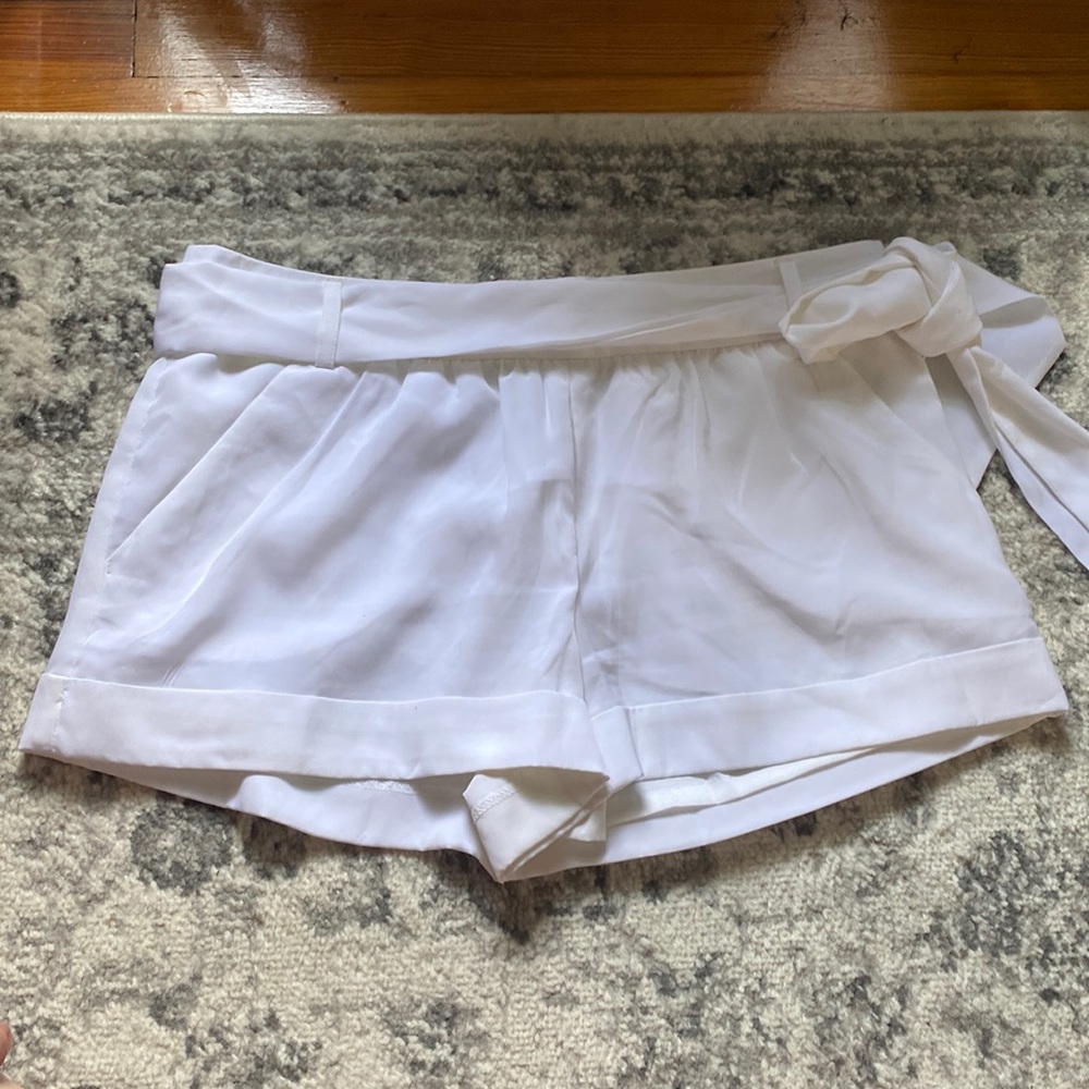 NWOT! Express! Shorts! White! Size 4